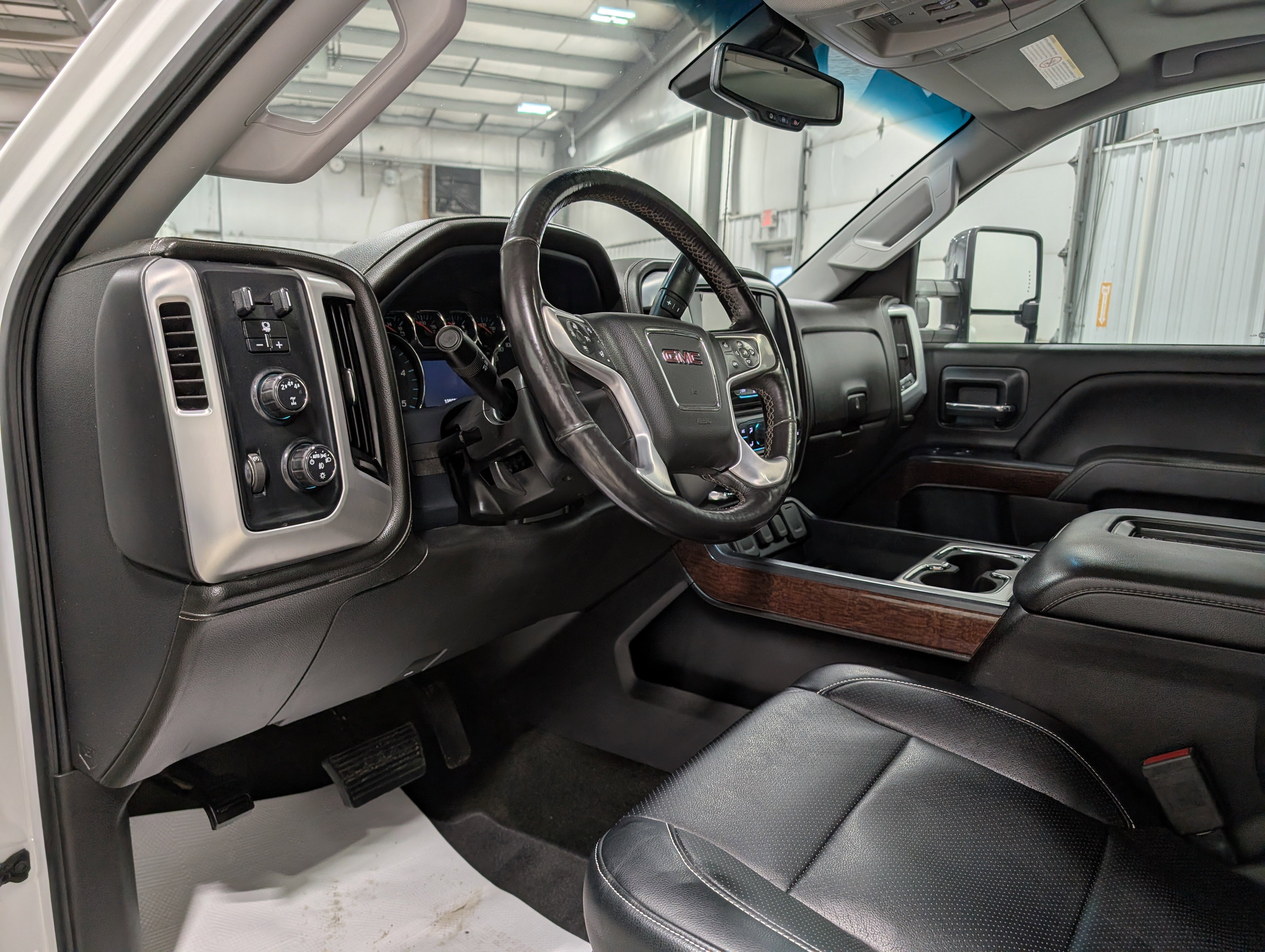 Used 2018 GMC Sierra 3500 SLT w/ Driver Alert Package AWD/4WD image 16