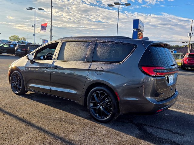 Used 2021 Chrysler Pacifica Touring w/ S Appearance Package FWD image 6