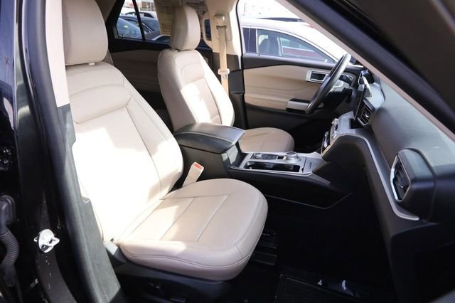 Certified 2024 Ford Explorer XLT w/ Equipment Group 202A image 28