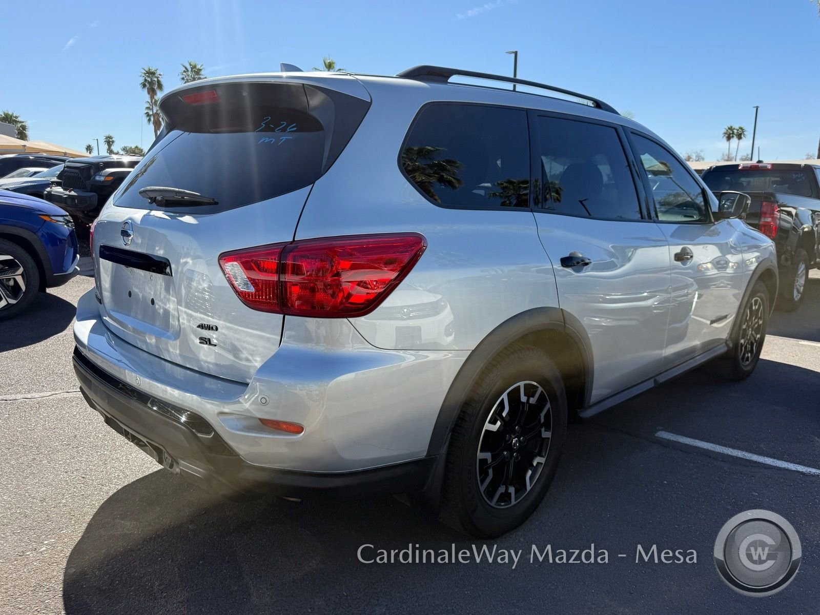 Used 2020 Nissan Pathfinder SL image 3