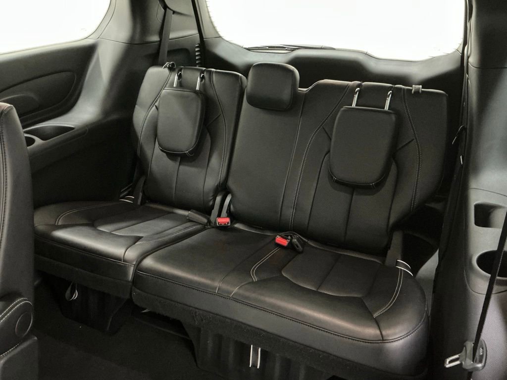 Used 2025 Chrysler Pacifica Select image 20