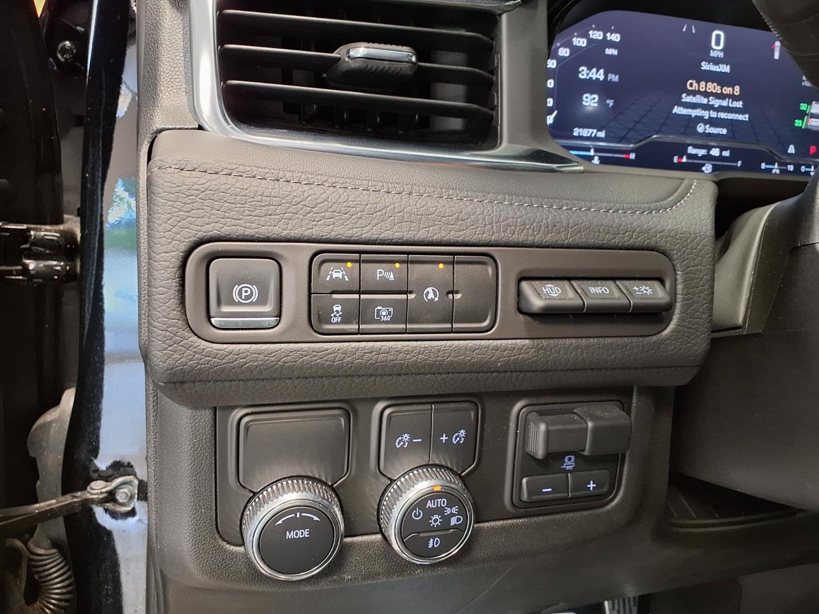 Used 2024 GMC Yukon Denali RWD image 24