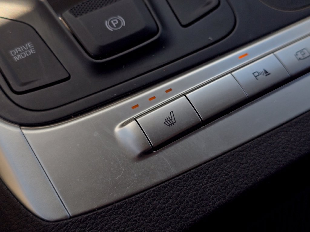 Certified 2025 Kia Carnival FWD image 19