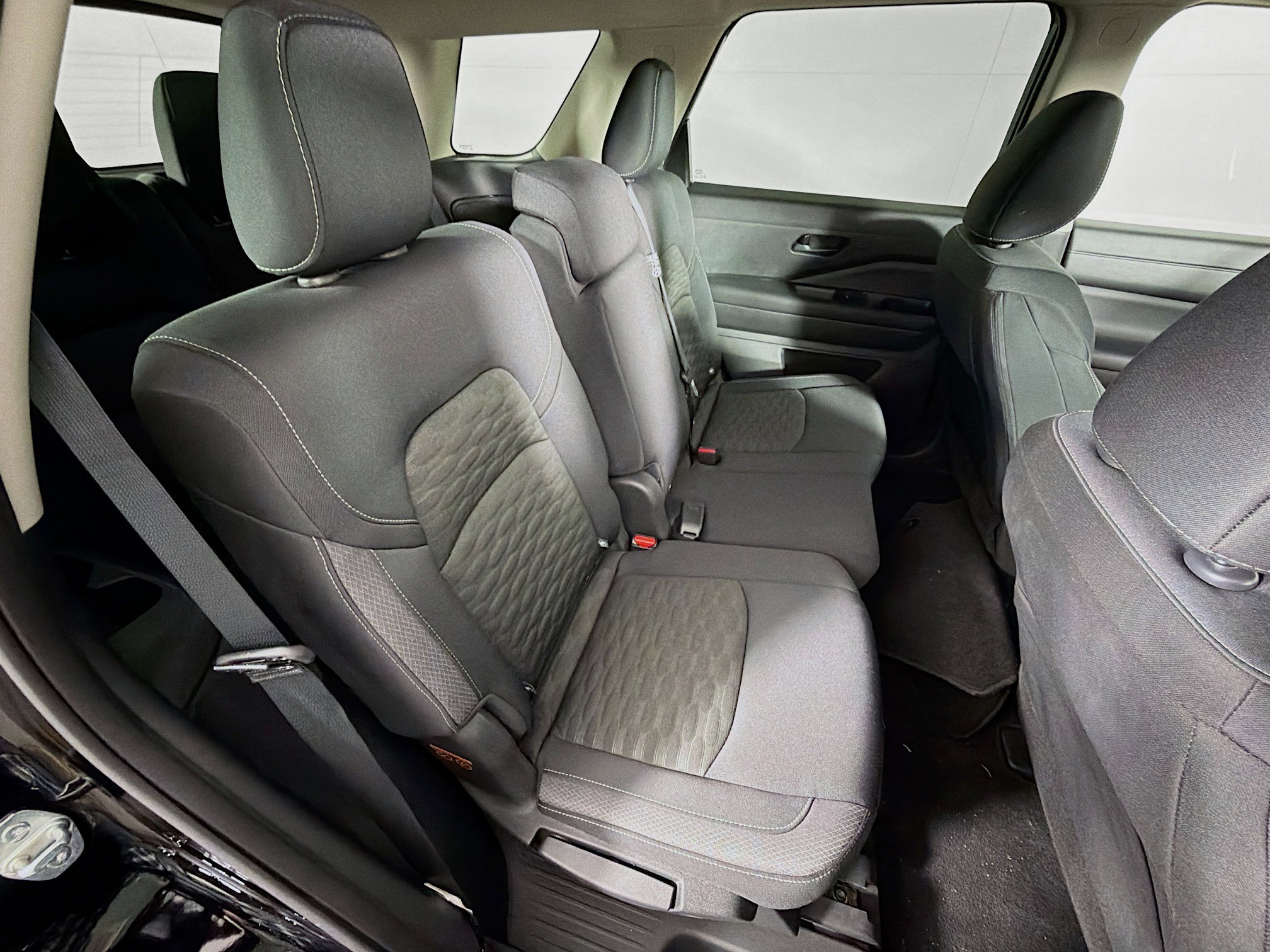 Used 2024 Nissan Pathfinder S image 26