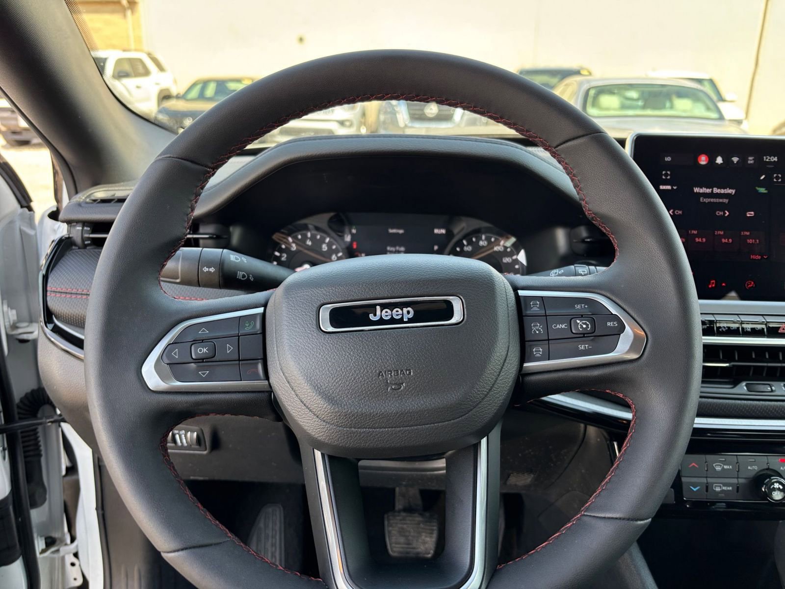 Used 2025 Jeep Compass Trailhawk AWD/4WD image 28