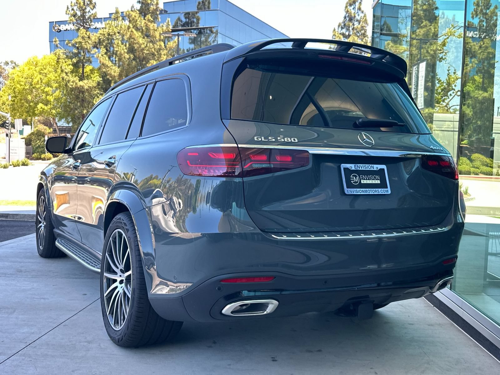 Used 2025 Mercedes-Benz GLS 580 4MATIC image 4