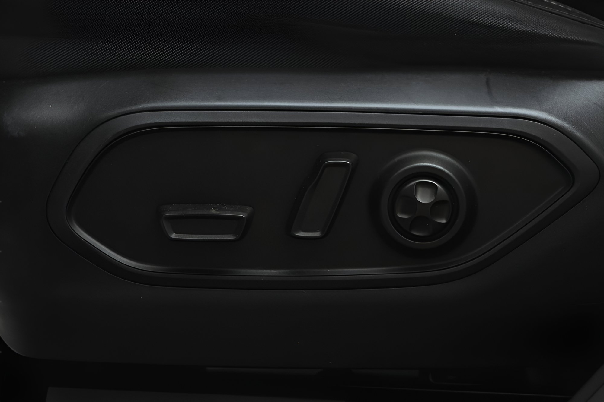 Used 2023 Jeep Grand Cherokee L Laredo AWD/4WD image 14