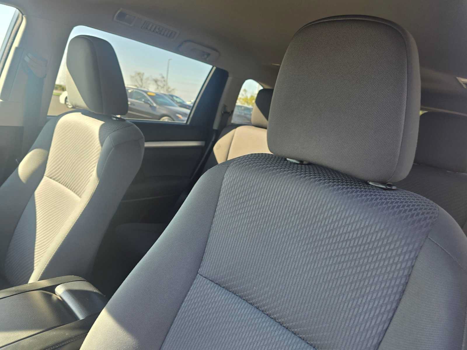Used 2017 Toyota Highlander LE AWD/4WD image 23