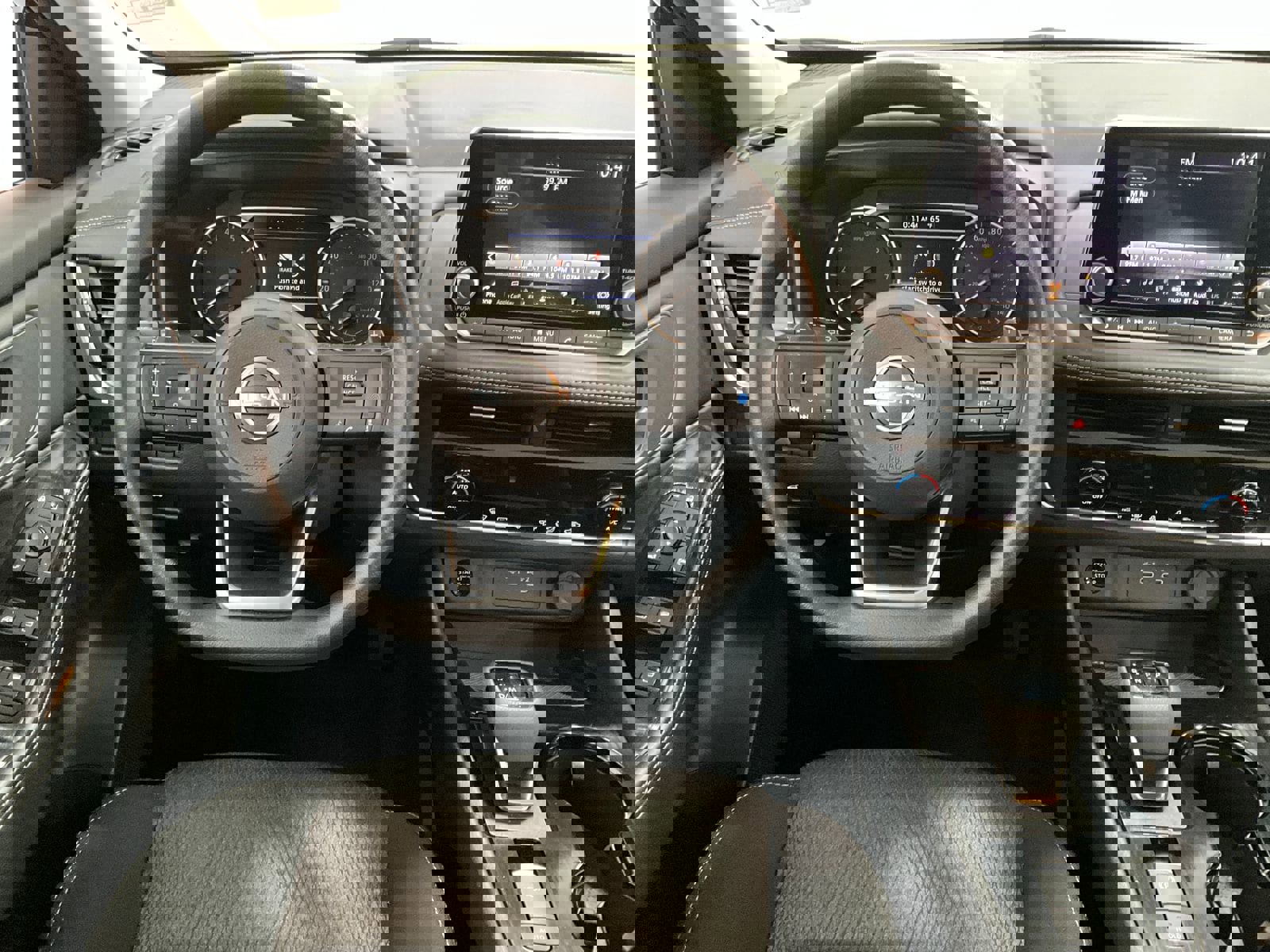 Used 2024 Nissan Rogue SV AWD/4WD image 5