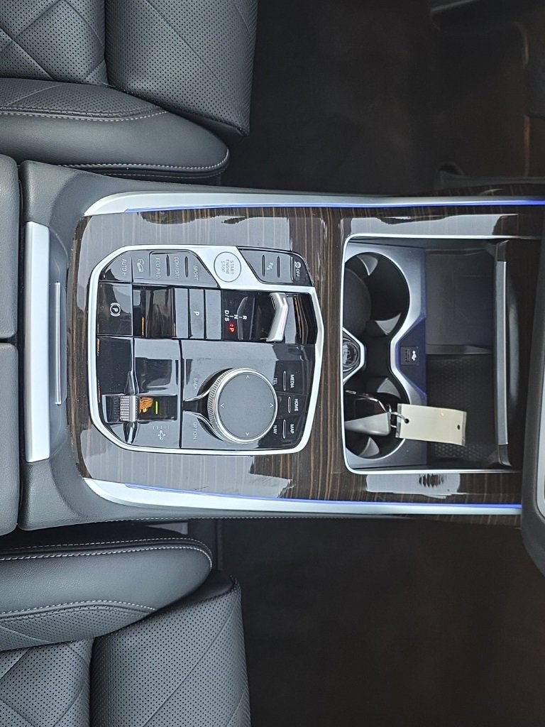 Used 2024 BMW X7 xDrive40i image 25