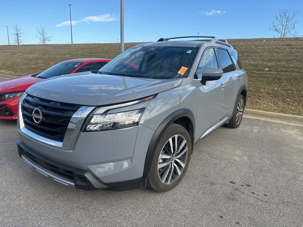 Used 2025 Nissan Pathfinder Platinum w/ Cargo Package image 10