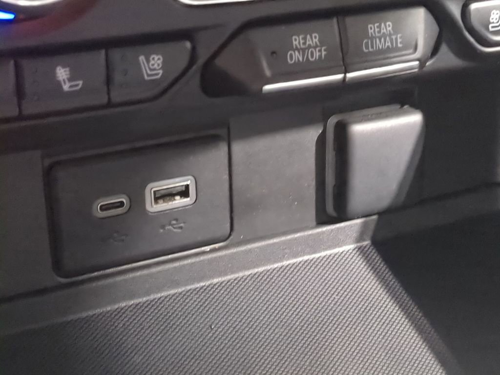 Used 2023 Chevrolet Tahoe High Country image 39