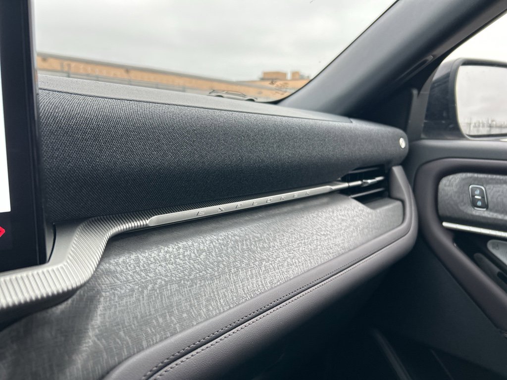 Used 2025 Ford Explorer Platinum image 14