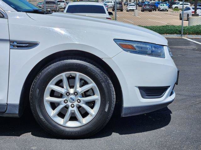 Used 2013 Ford Taurus SE FWD image 10
