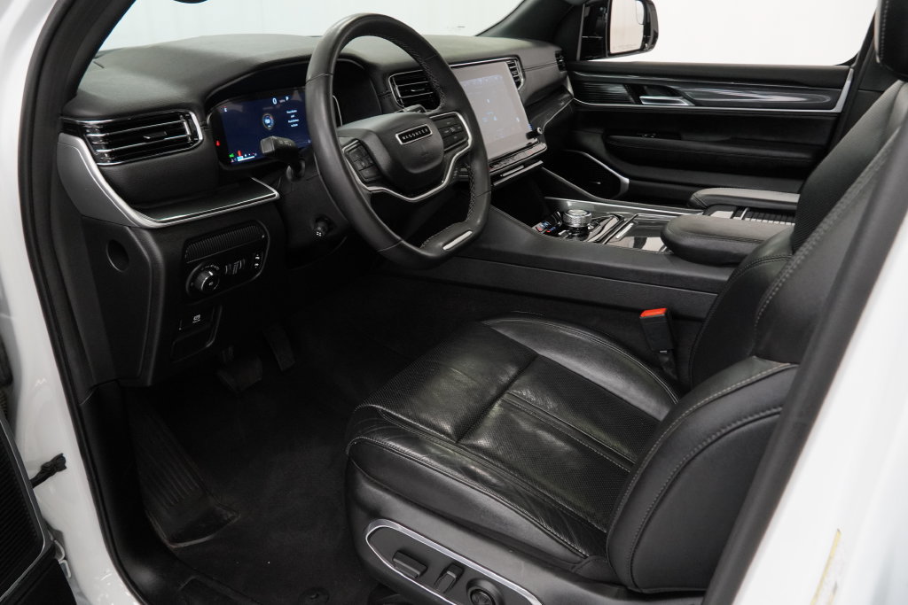 Used 2023 Jeep Wagoneer 4WD w/ Premium Group I image 10