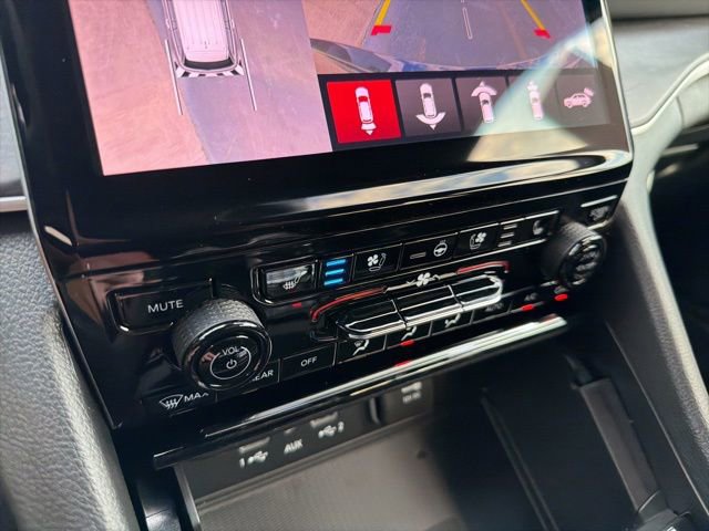 New 2025 Jeep Grand Cherokee Limited w/ Luxury Tech Group II image 15