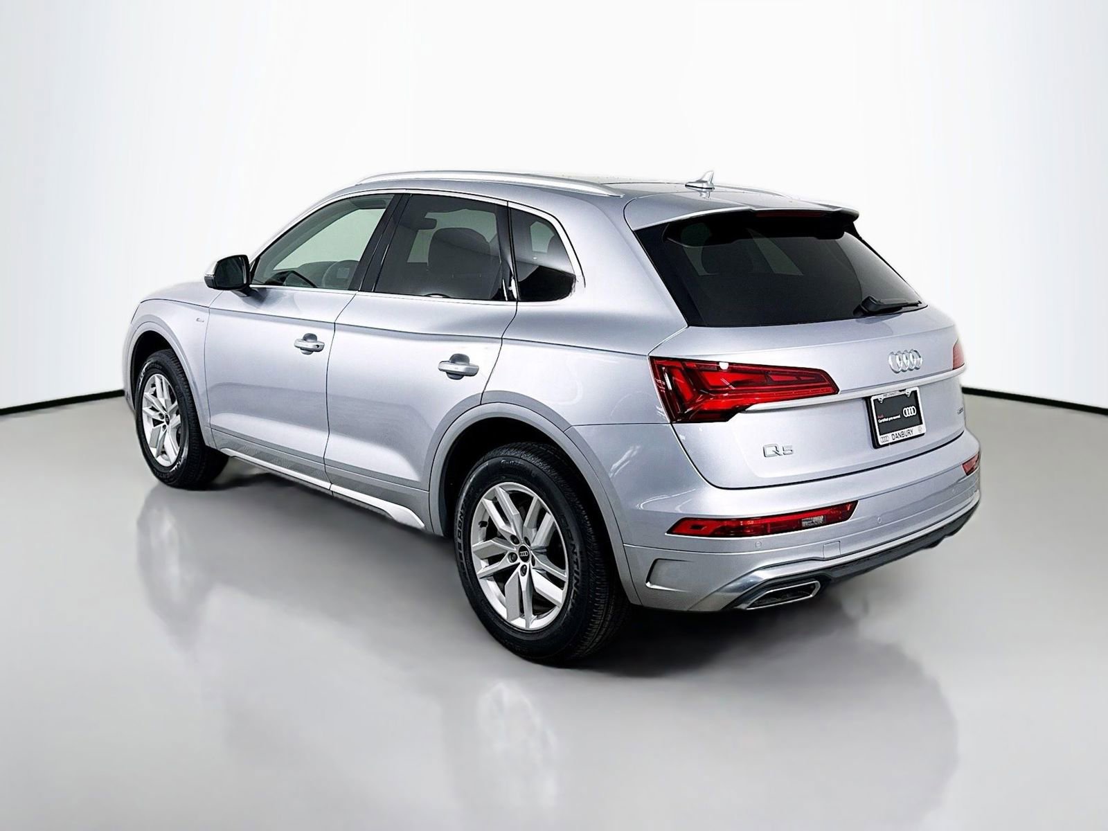 Certified 2023 Audi Q5 2.0T Premium w/ Convenience Package AWD/4WD image 3