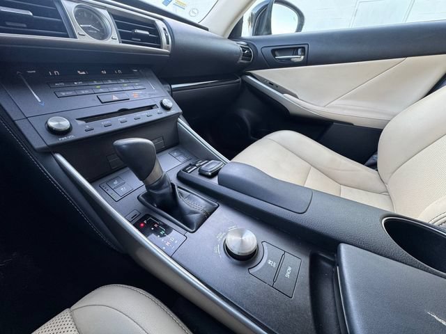 Used 2015 Lexus IS 250 w/ Navigation System Package RWD image 10