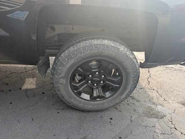 Used 2017 Chevrolet Silverado 1500 LT w/ Midnight Edition AWD/4WD image 24