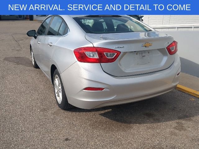 Used 2017 Chevrolet Cruze LT w/ Convenience Package FWD image 3