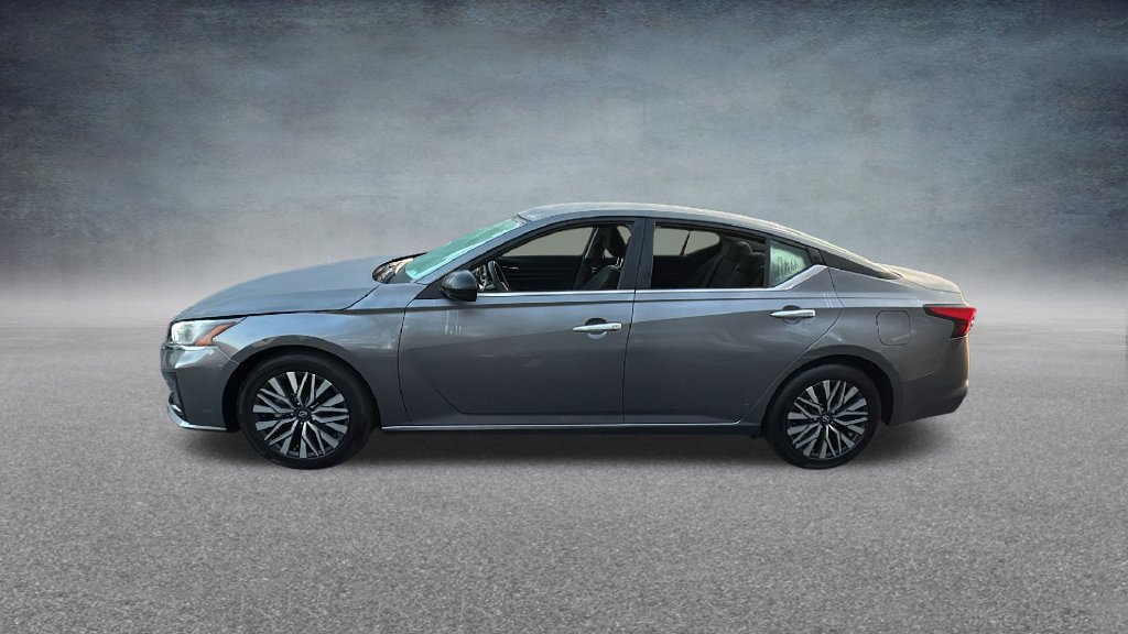 Used 2025 Nissan Altima 2.5 SV FWD image 7