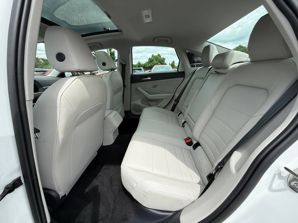 Used 2023 Volkswagen Jetta SE FWD image 23