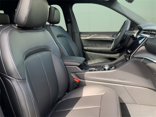 New 2025 Jeep Grand Cherokee L Limited w/ Luxury Tech Group II image 33