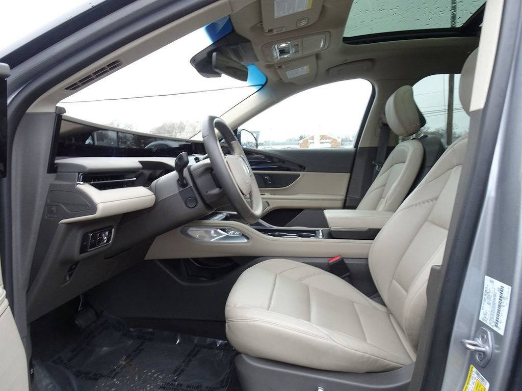 Used 2024 Lincoln Nautilus Premier w/ Equipment Group 102A AWD/4WD image 8