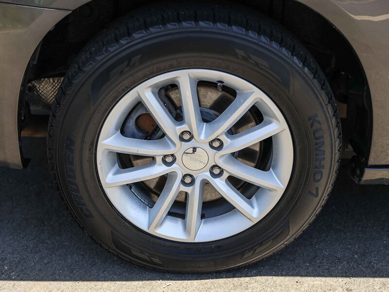 Used 2018 Dodge Grand Caravan SXT FWD image 12