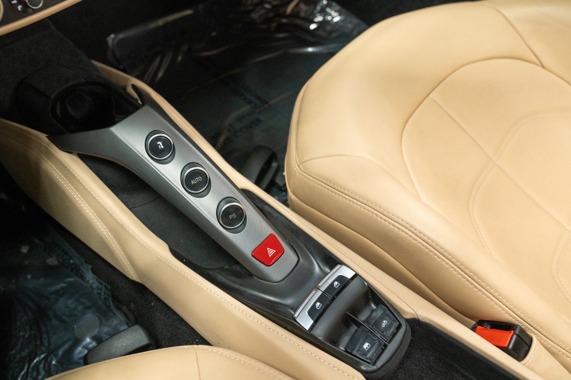 Used 2018 Ferrari 488 Spider image 15