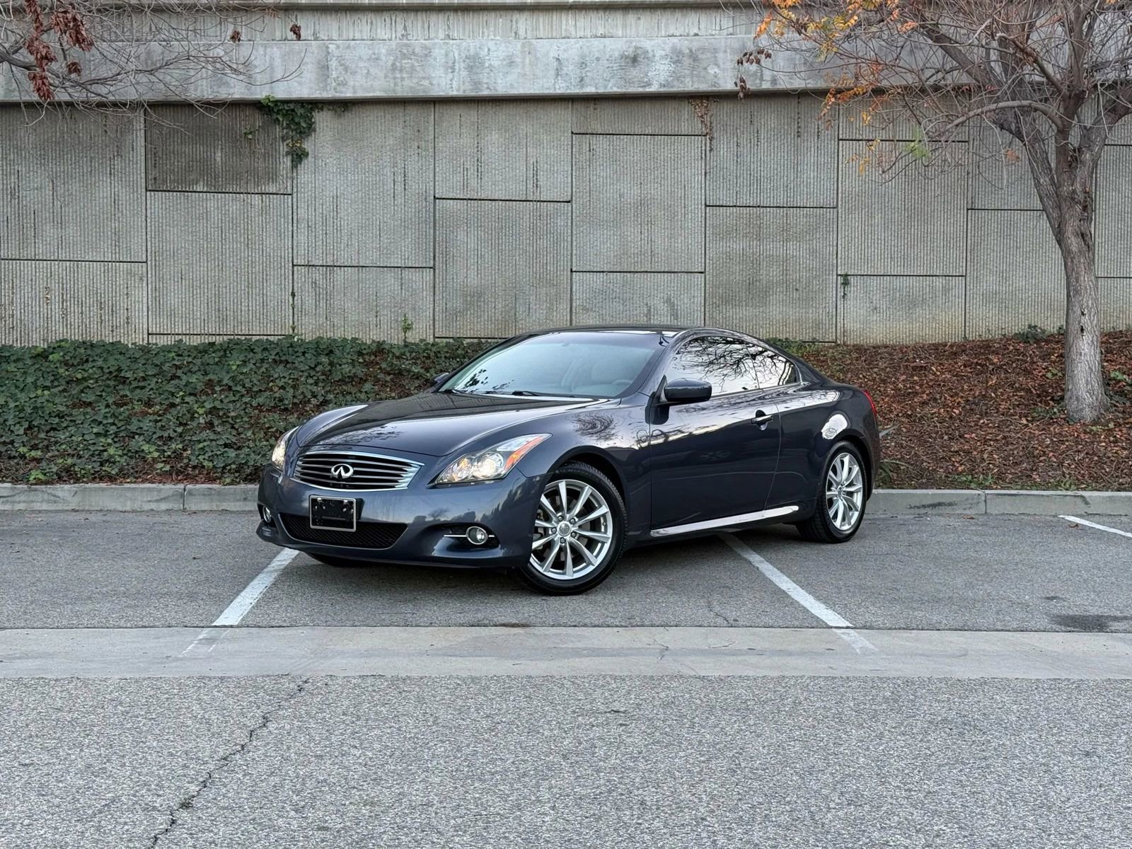 Used 2011 INFINITI G37 Journey w/ Premium Pkg image 2