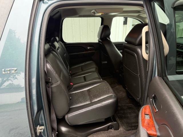 Used 2012 Chevrolet Avalanche LTZ AWD/4WD image 6