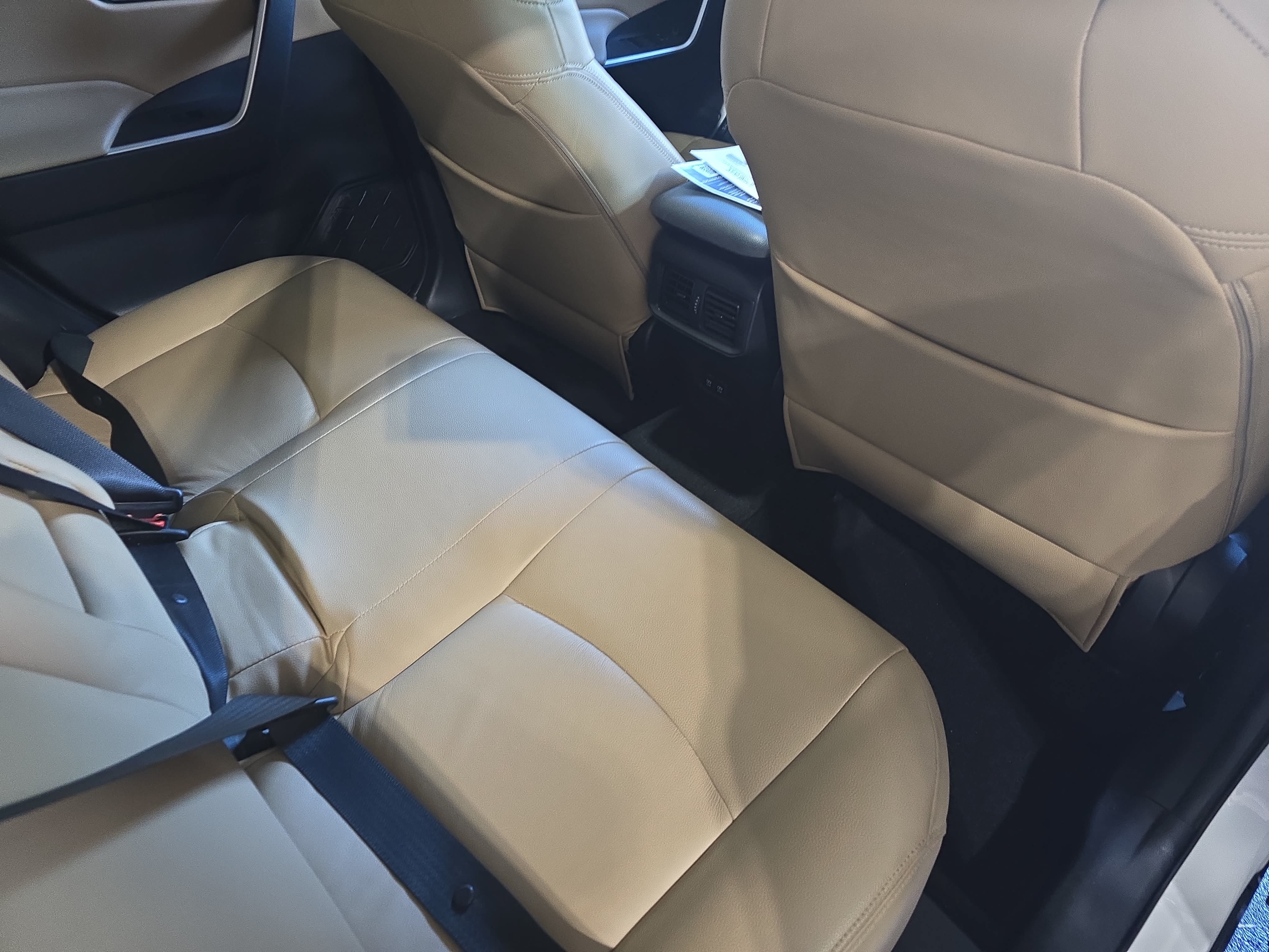 Used 2019 Toyota RAV4 XLE w/ Convenience Package FWD image 11