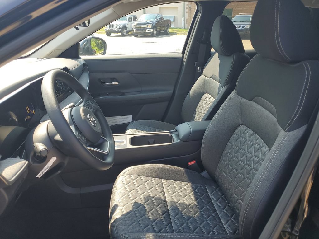 New 2026 Nissan Kicks SV w/ Cold Weather Package AWD/4WD image 7
