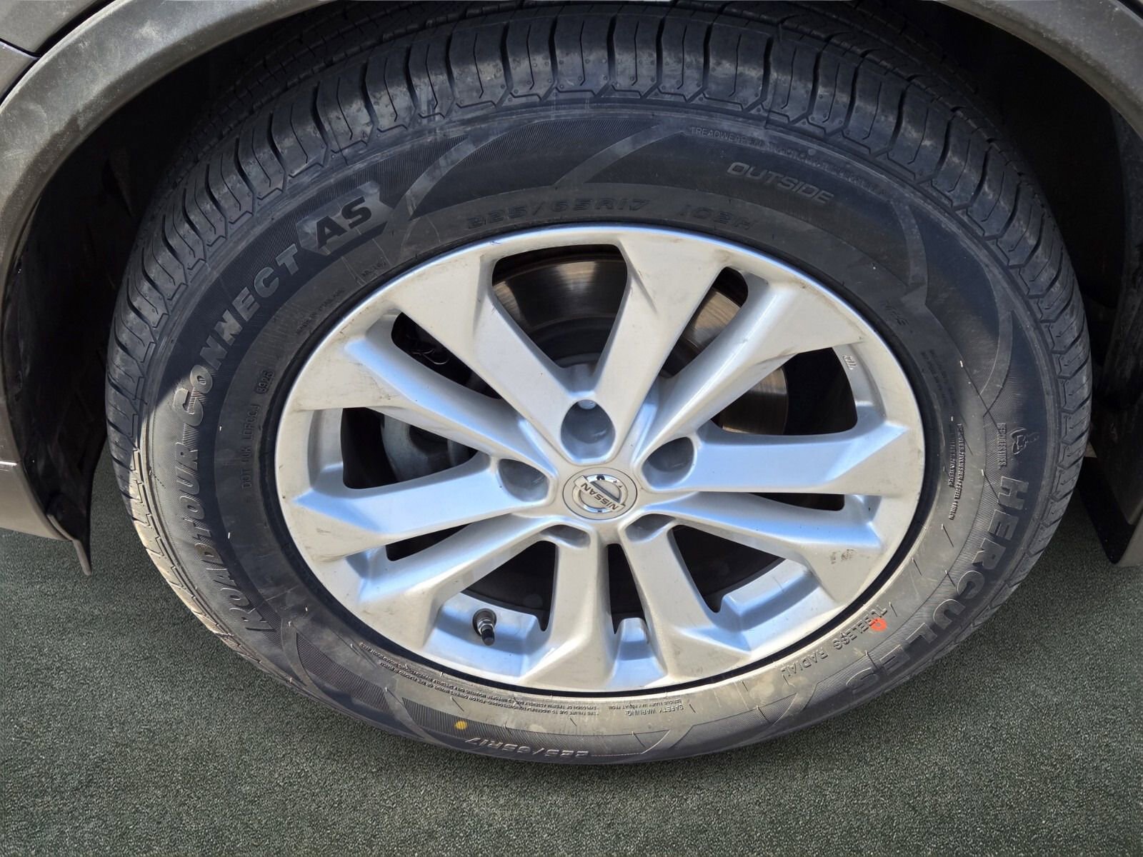 Used 2015 Nissan Rogue SV w/ SV Moonroof Package image 5