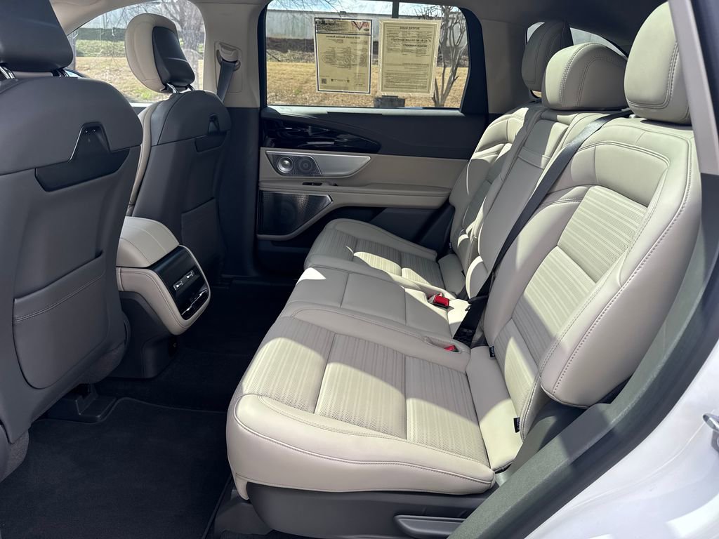 Used 2025 Lincoln Nautilus Reserve image 26