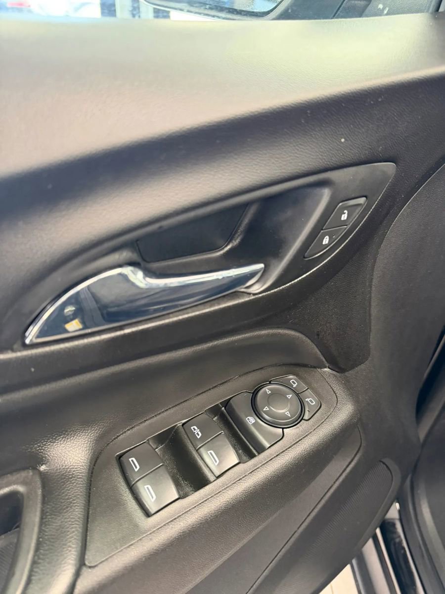 Used 2021 Chevrolet Equinox LT image 18