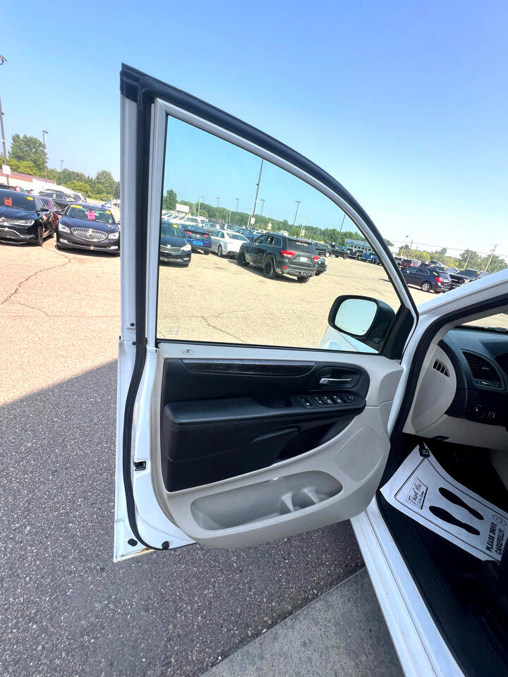 Used 2014 Dodge Grand Caravan SXT image 10