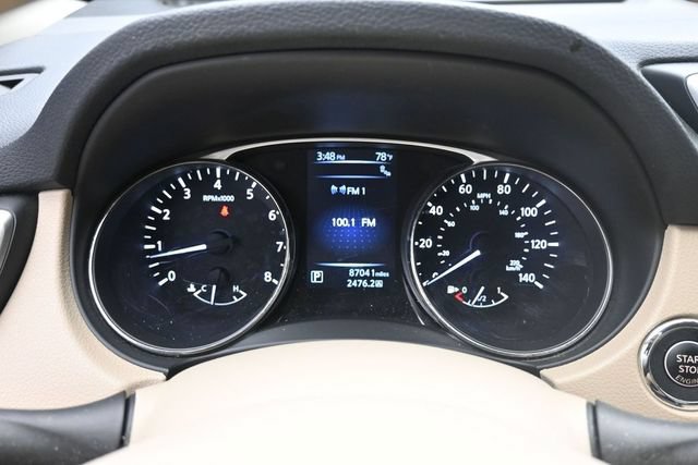 Used 2015 Nissan Rogue SV w/ SV Premium Package FWD image 10