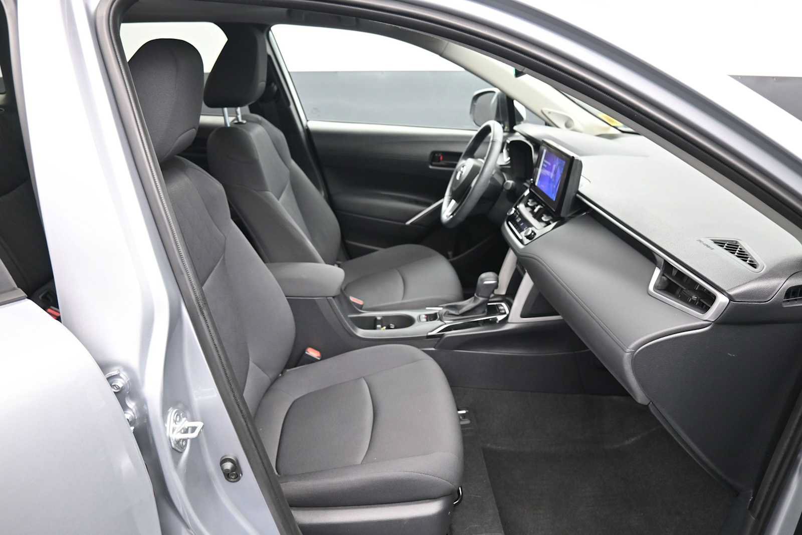 Used 2024 Toyota Corolla Cross LE w/ Moonroof Package AWD/4WD image 23