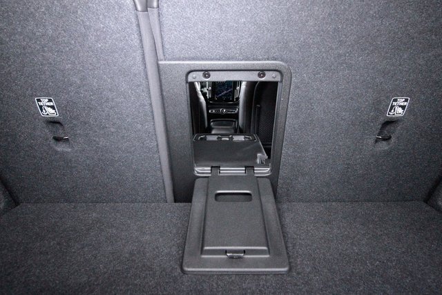 Certified 2025 Volvo XC40 B5 Plus image 30