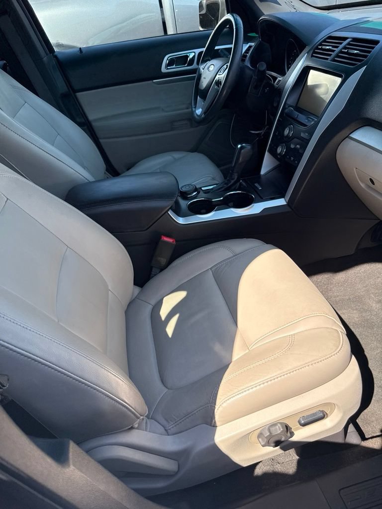 Used 2015 Ford Explorer XLT w/ Equipment Group 202A AWD/4WD image 6