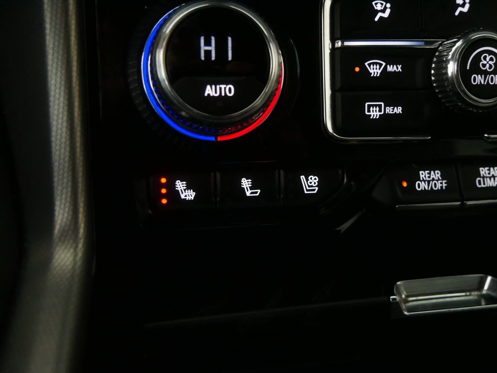 Used 2024 GMC Yukon Denali w/ Advanced Technology Package AWD/4WD image 29