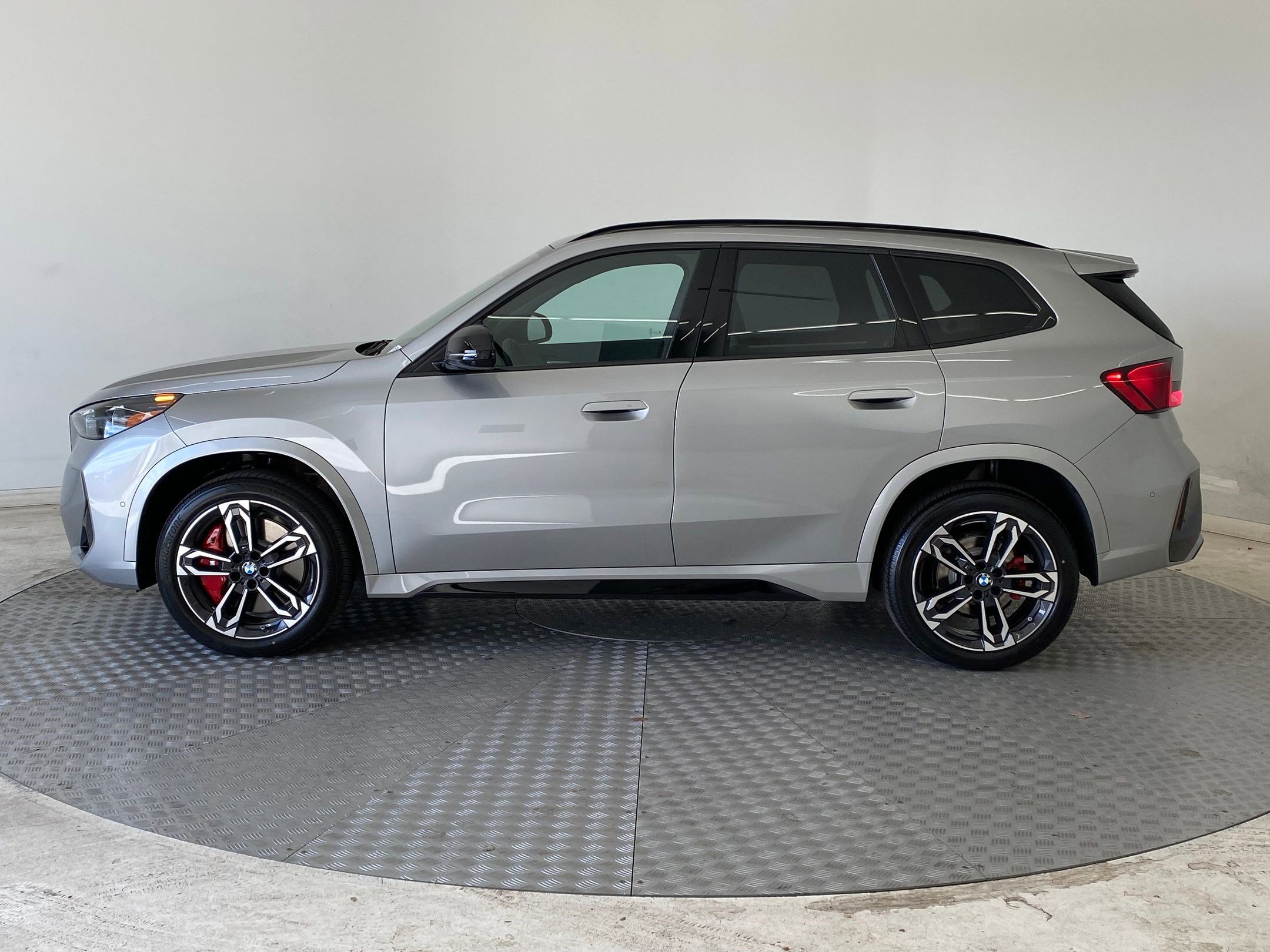 New 2026 BMW X1 xDrive28i w/ Technology Package AWD/4WD image 2
