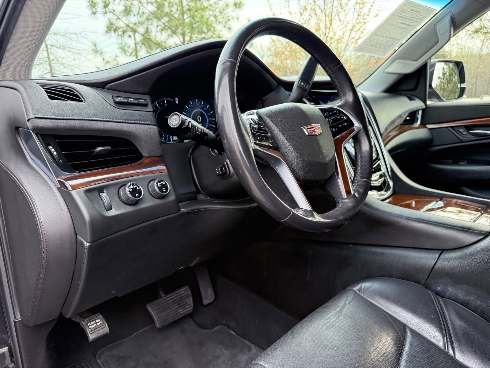 Used 2018 Cadillac Escalade Luxury image 21