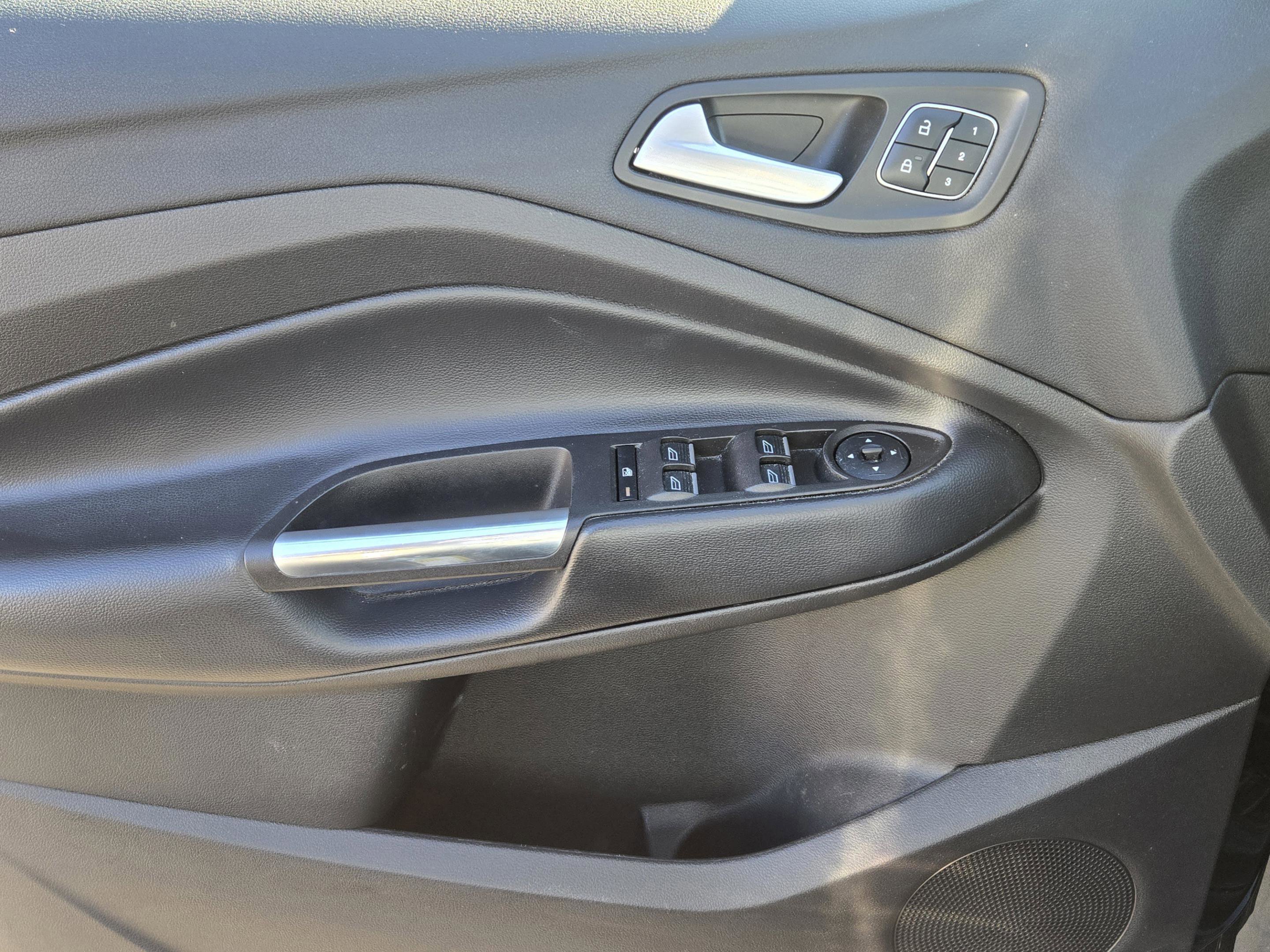 Used 2019 Ford Escape Titanium w/ U0J03 - Titanium Tow Package image 34