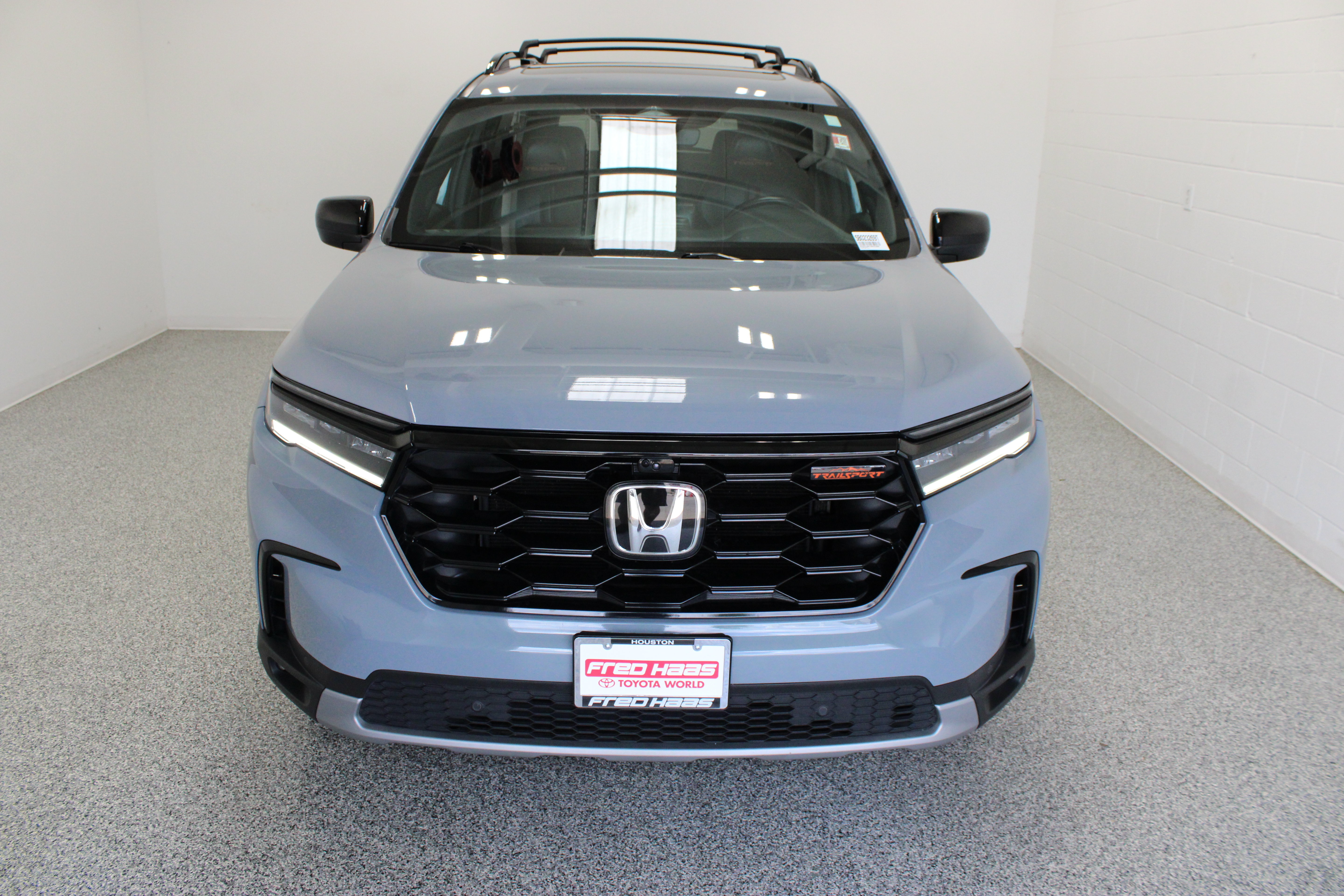 Used 2025 Honda Pilot TrailSport image 3