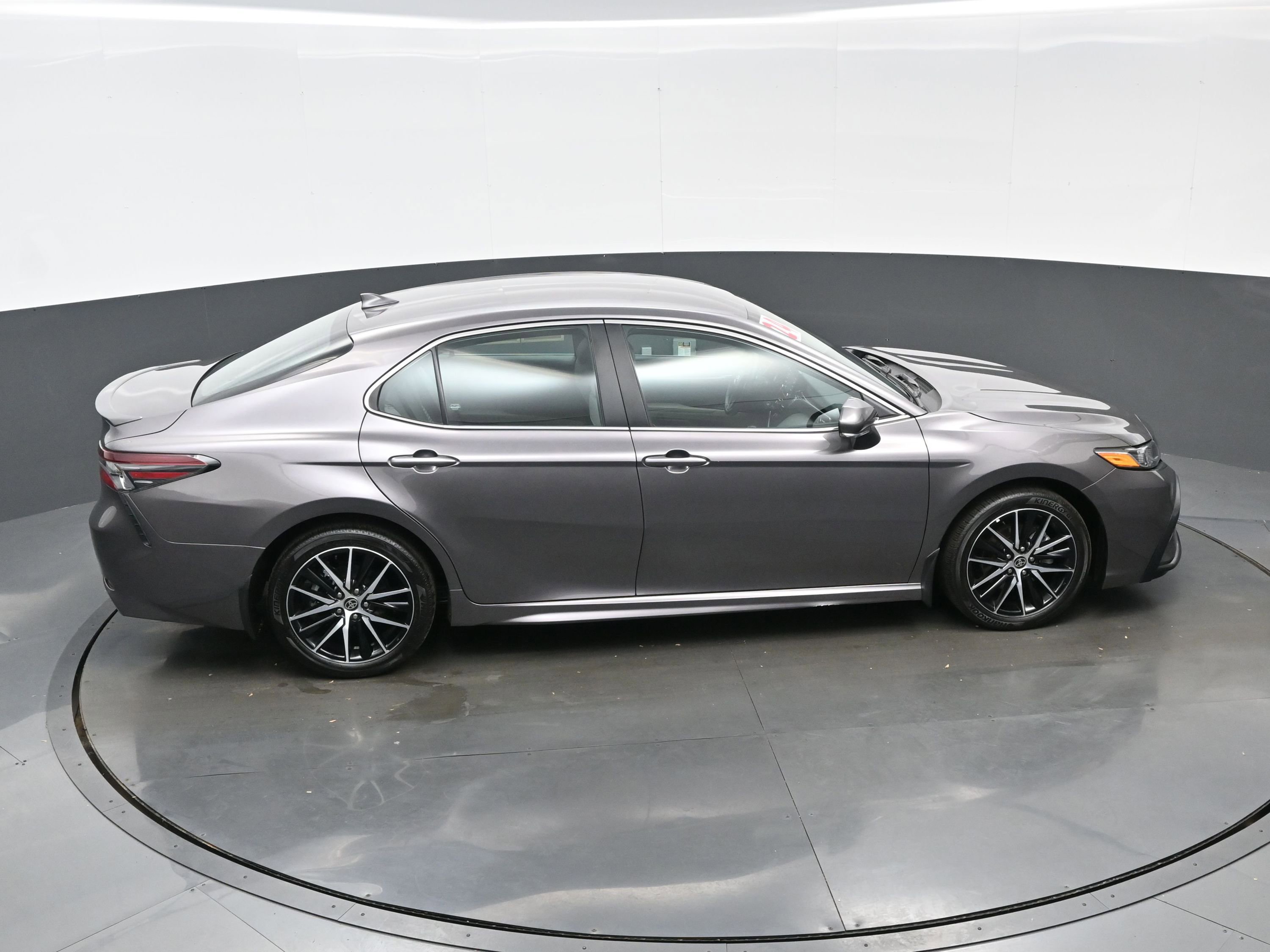 Used 2024 Toyota Camry SE image 40