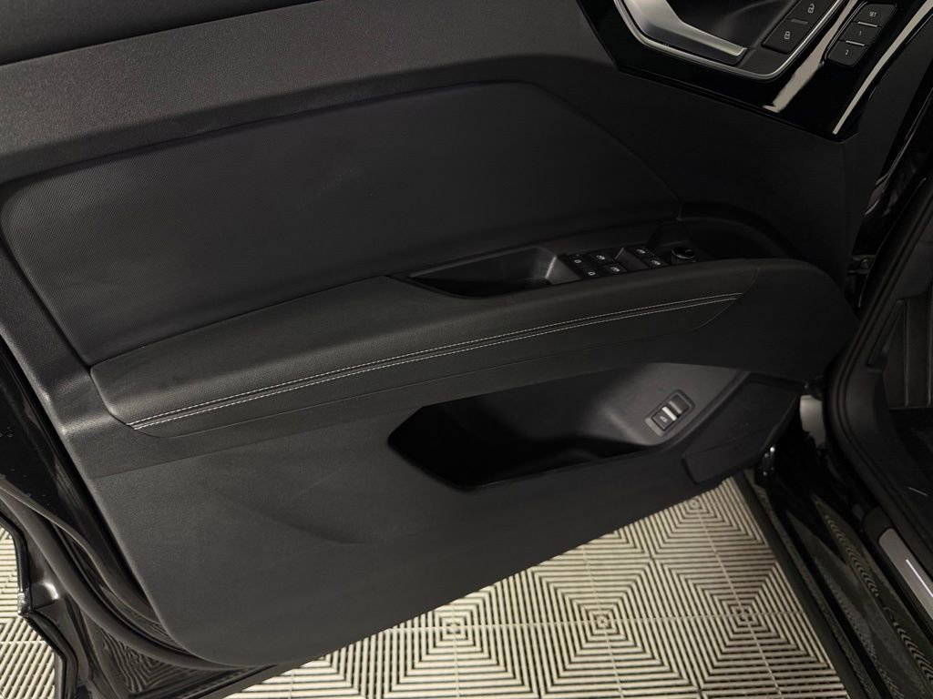 Used 2024 Audi Q4 e-tron Premium Plus w/ Premium Plus image 29