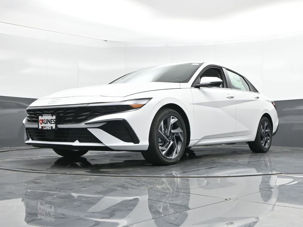 New 2025 Hyundai Elantra Limited image 50